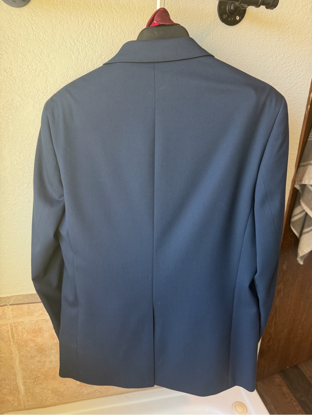 Classic Perry Ellis Navy suit w/ Burgundy Tie - Picture 10 of 10
